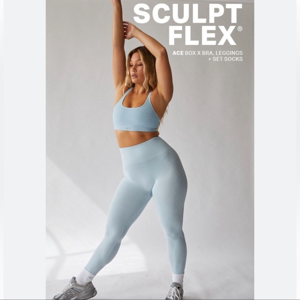 SET ACTIVE matching Sculptflex legging and sports bra Size Medium in Color Ace